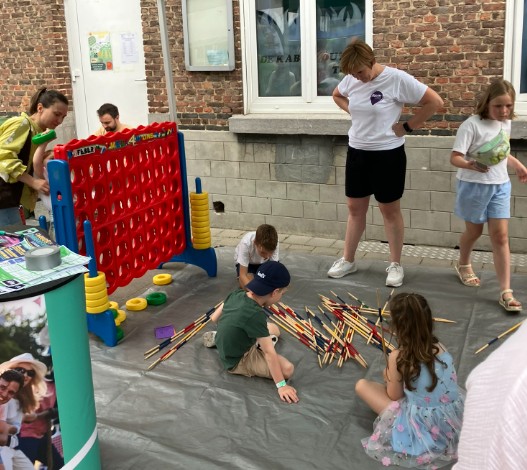 Op schoolfeest geRaakt